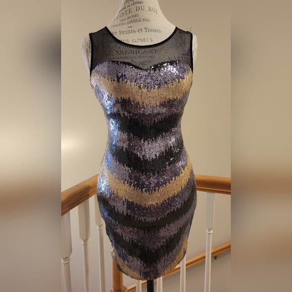 Dress - Picture 1 of 2